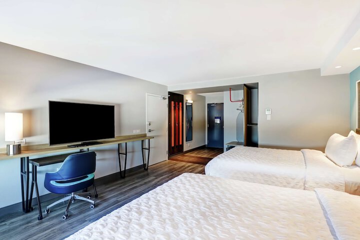 Room 32 of 45