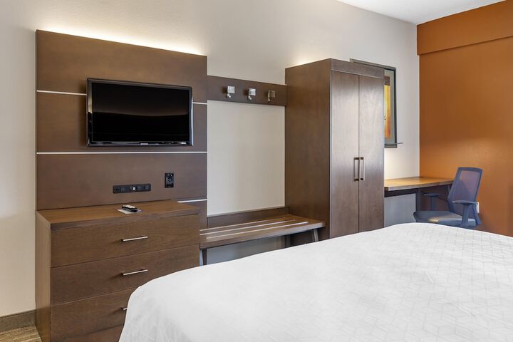 Room 16 of 48