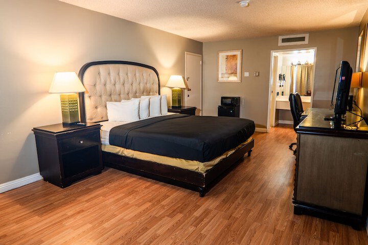 Room 33 of 45
