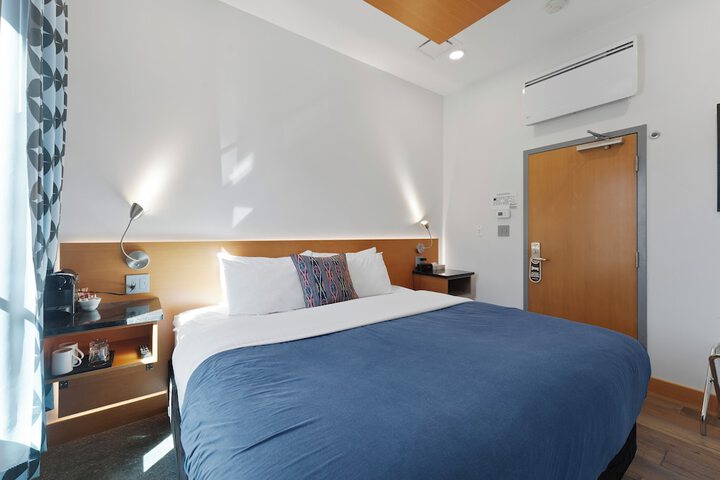 Room 28 of 37
