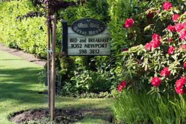 Oak Bay Guest House Bed & Breakfast
