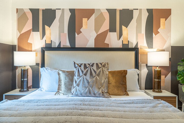 Room 10 of 27