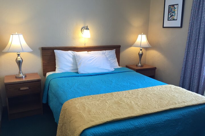 Room 10 of 28