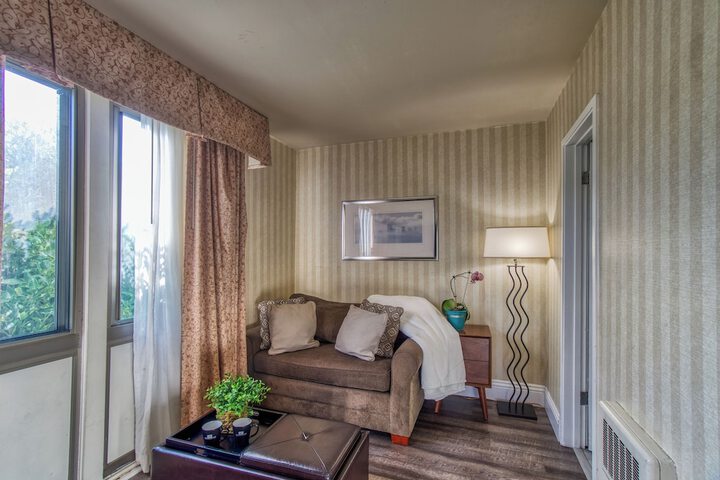 Room 106 of 143