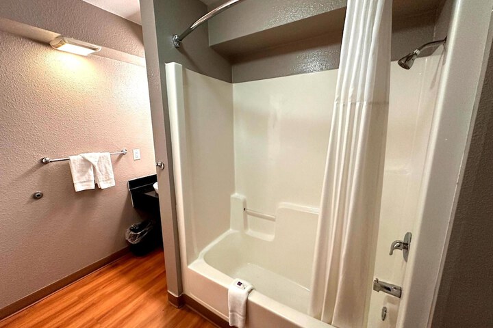 Room 8 of 31
