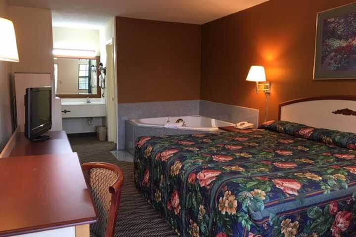 Room 14 of 36