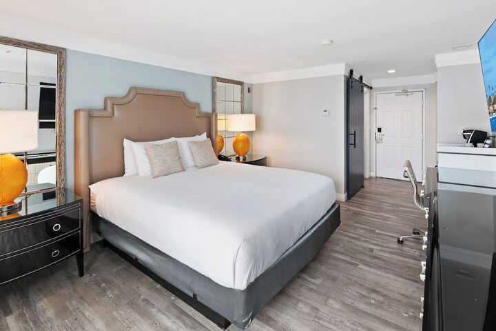 Room 11 of 28