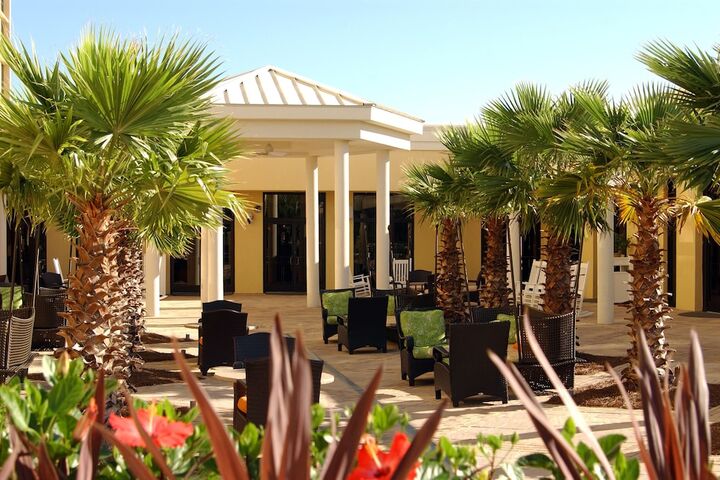 Hotel Exterior 70 of 72