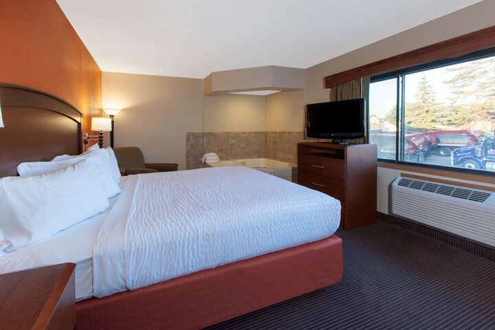 AmericInn by Wyndham Iron River
