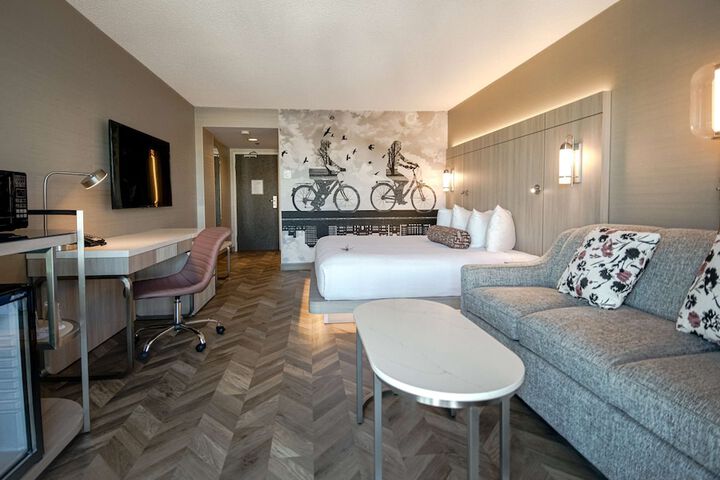 Room 52 of 79
