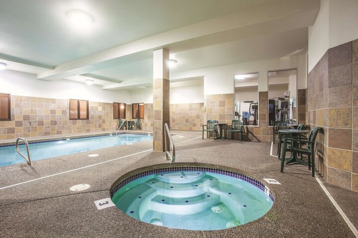 Pool 10 of 65