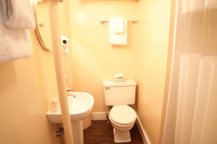 Room 52 of 69