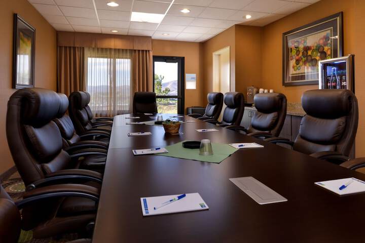 Holiday Inn Express & Suites Pocatello by IHG