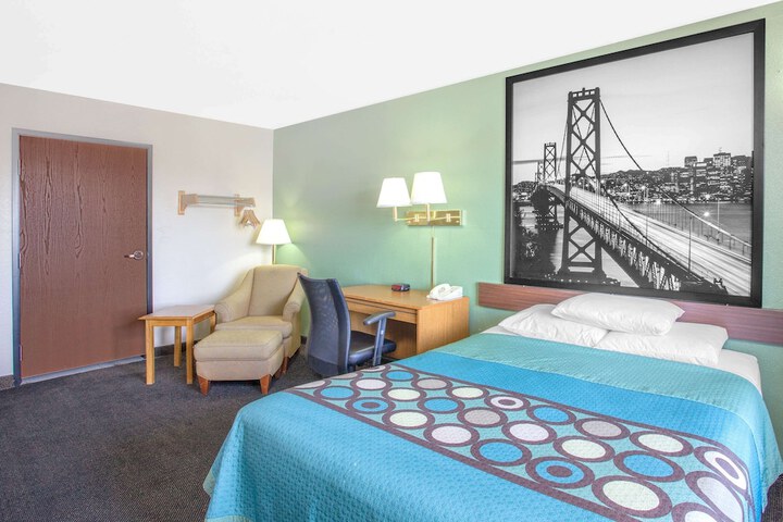 Room 16 of 36