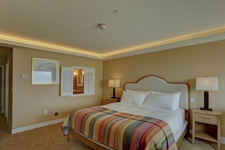 Room 51 of 183