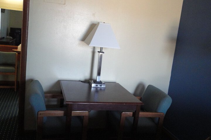Room 17 of 28