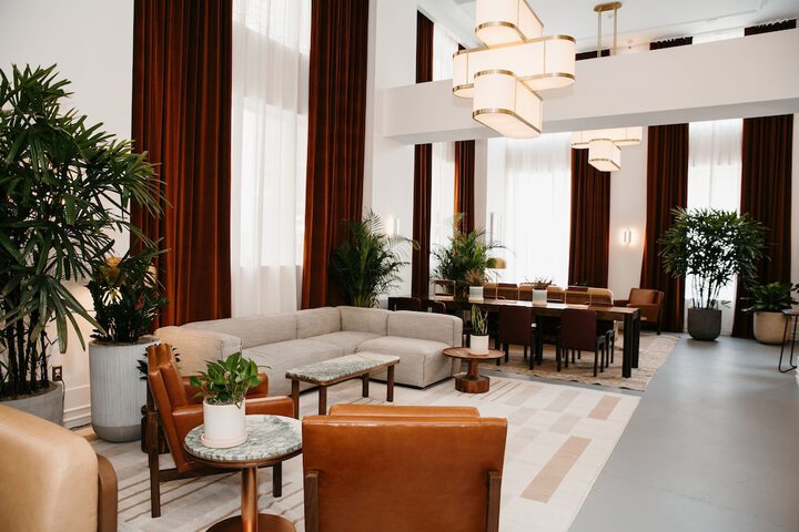 Hu. Hotel