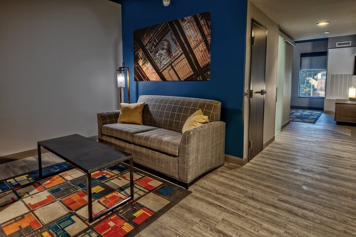 Room 34 of 60