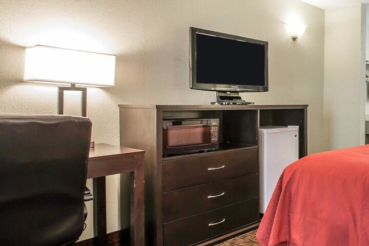 Room 14 of 30