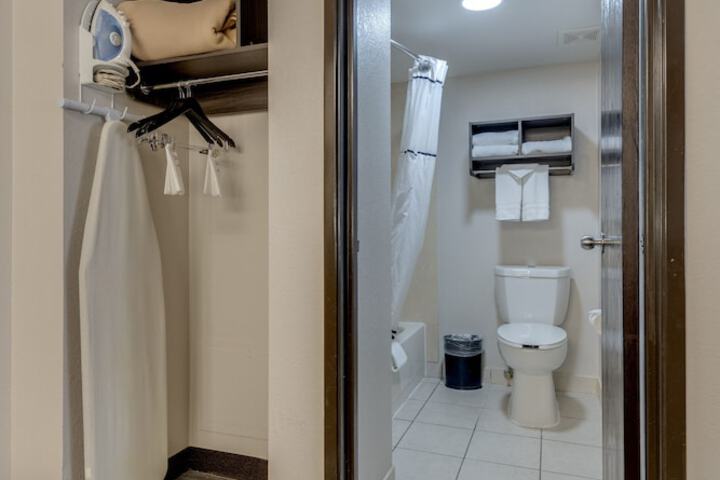 Room 34 of 59