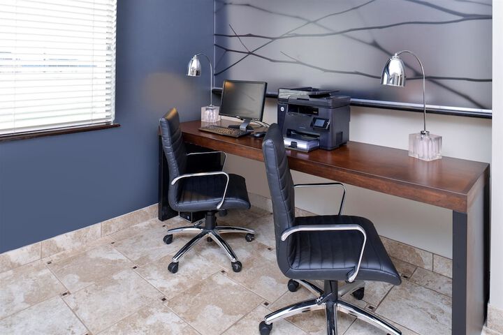 Business Center 63 of 67