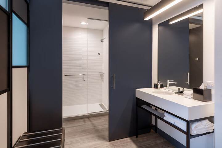 Room 18 of 28