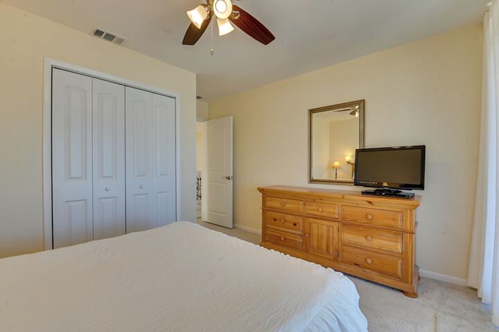 Oceanfront Escape on Wilbur Beach!