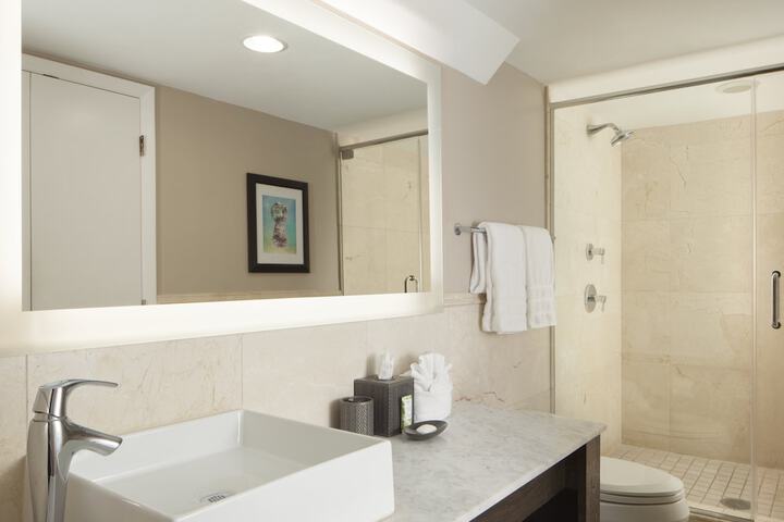 Pier House Resort & Spa