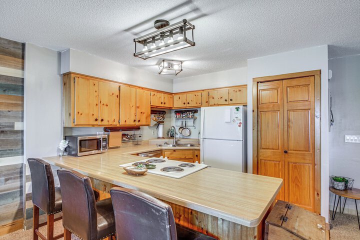 Beach & Lake Access: Brainerd Townhome