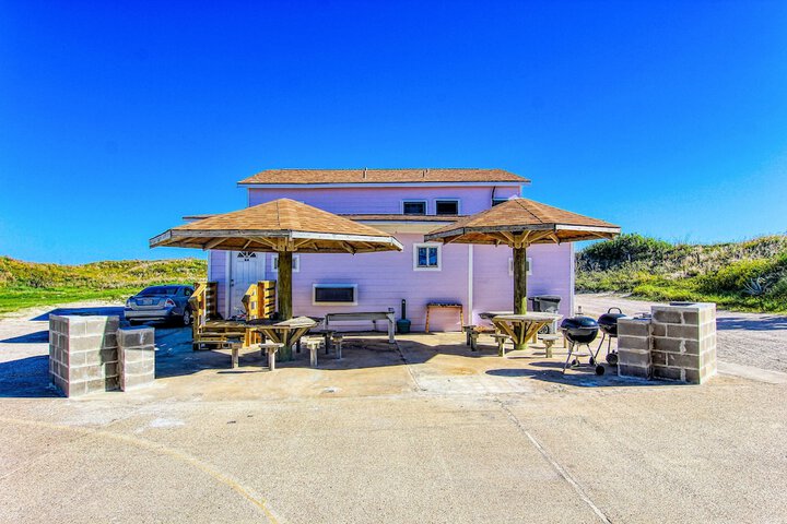 Beachgate CondoSuites and Oceanfront Resort