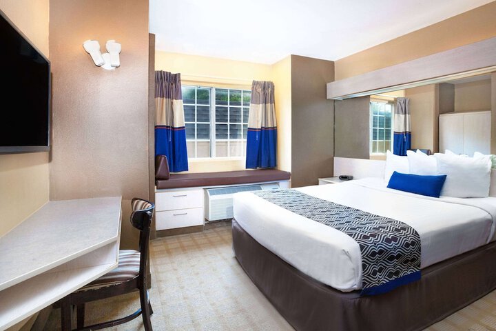 Room 27 of 32