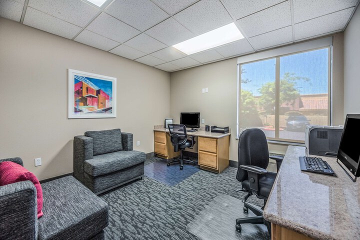 Business Center 36 of 36