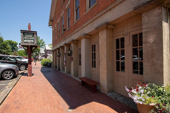 Country Squire Inn & Suites