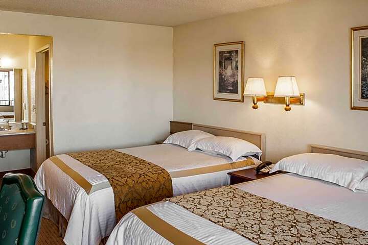Rodeway Inn & Suites