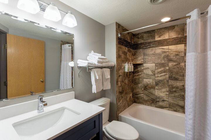 Paynesville Inn & Suites