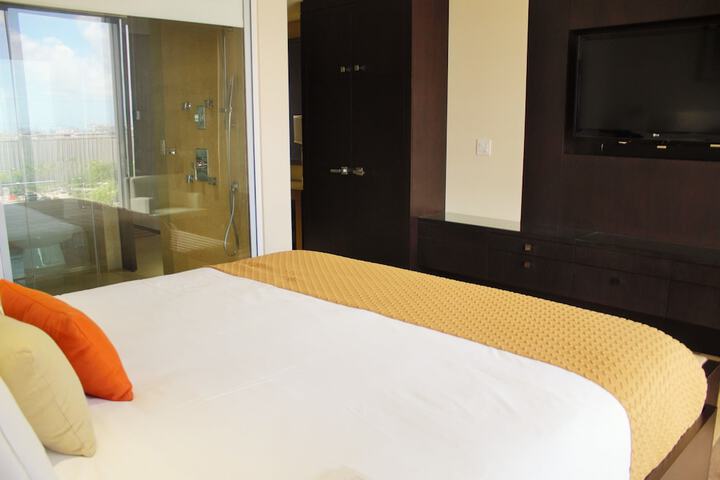 Room 13 of 37