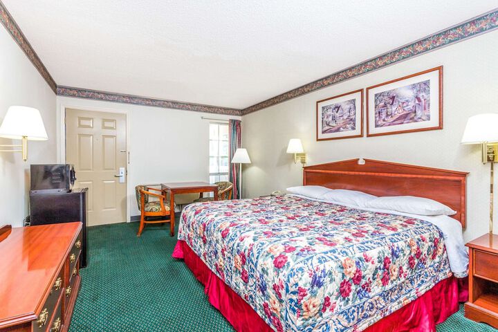Room 11 of 16