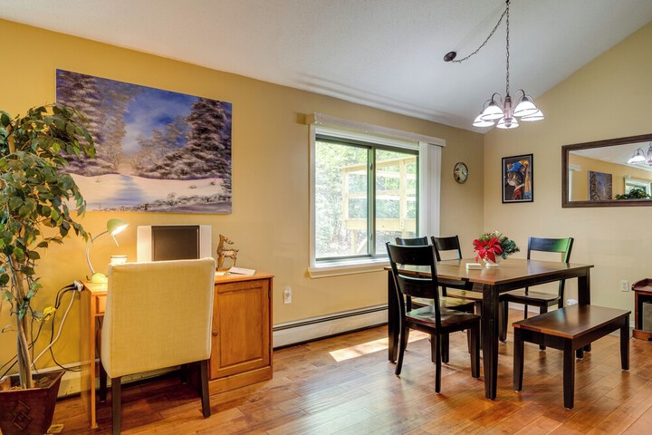 Bartlett Townhome w / Balcony: 1 Mi to Ski Resort!