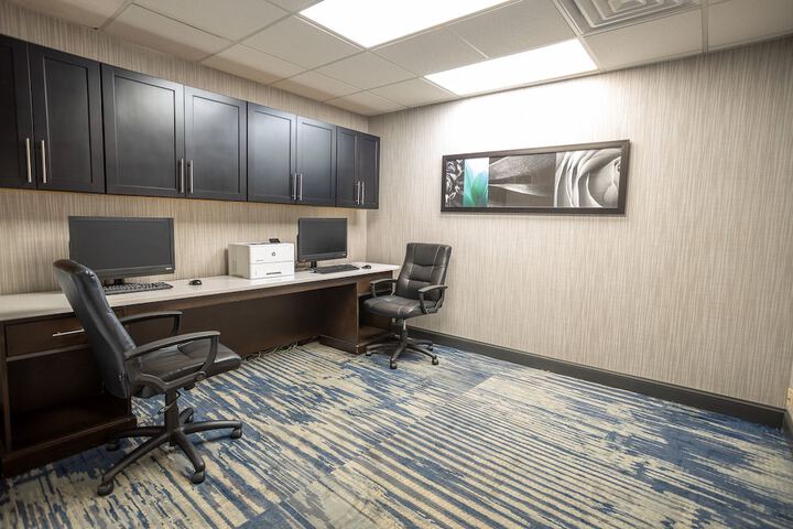 Holiday Inn Express Newark Airport Elizabeth by IHG