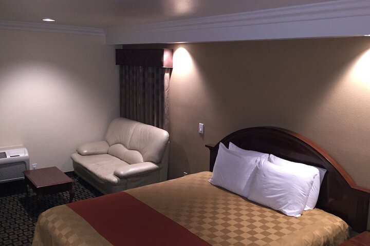 Ontario Inn & Suites