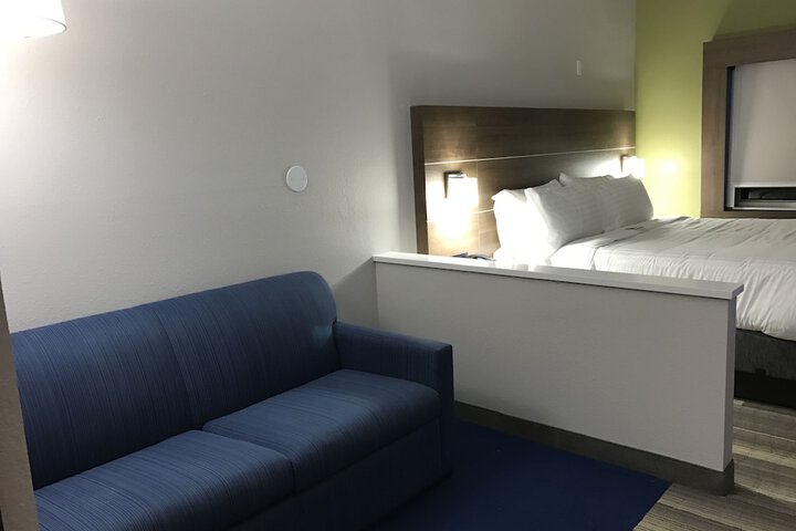 Room 21 of 38