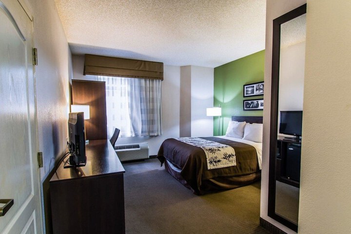 Room 20 of 33