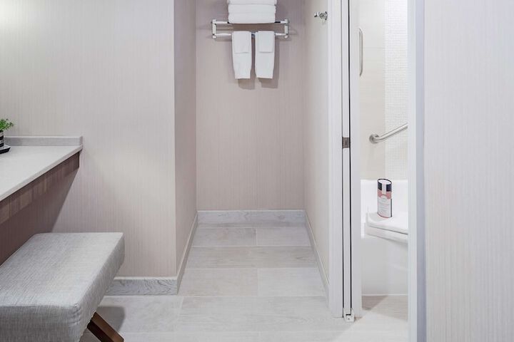 The Rushmore Hotel & Suites BW Premier Collection