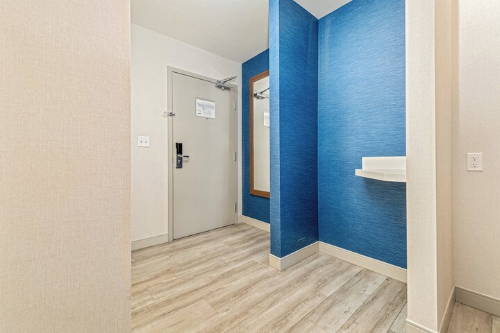 Room 250 of 348
