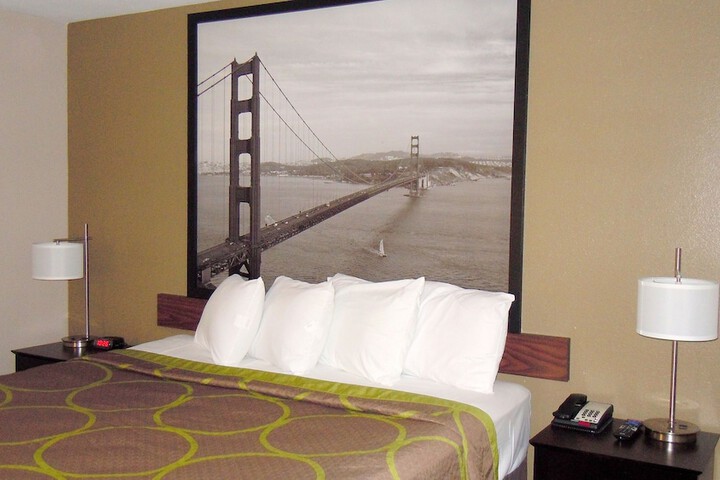 Super 8 by Wyndham Salinas