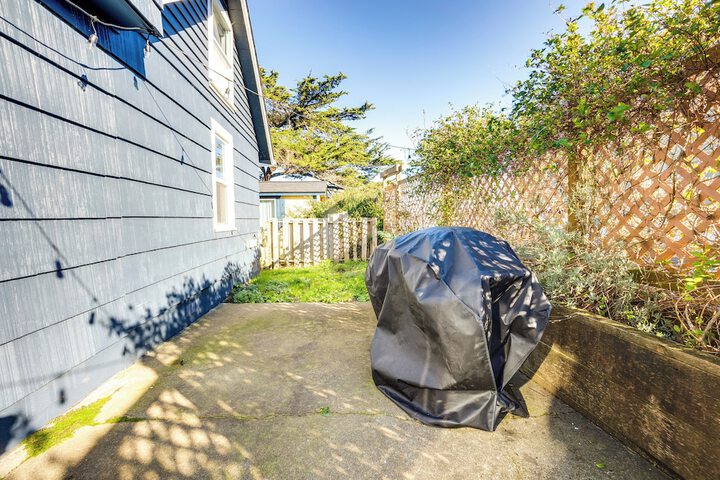 Bandon Beach House Rental: Walk to Downtown!