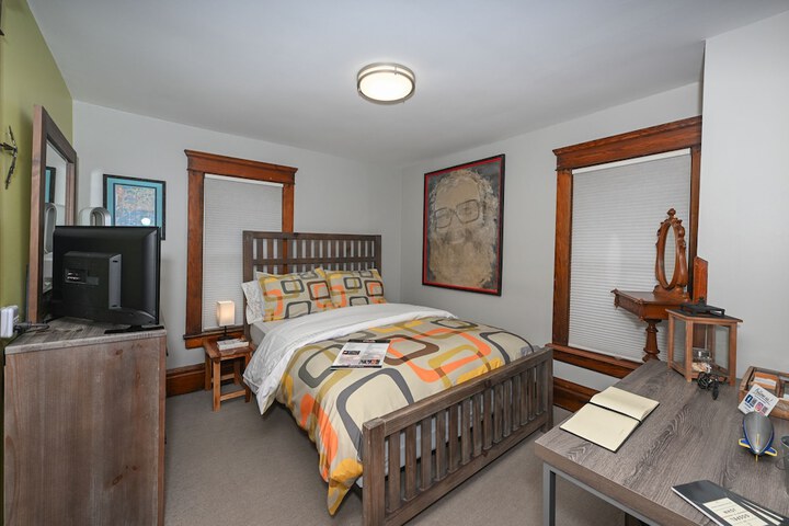 Room 152 of 276