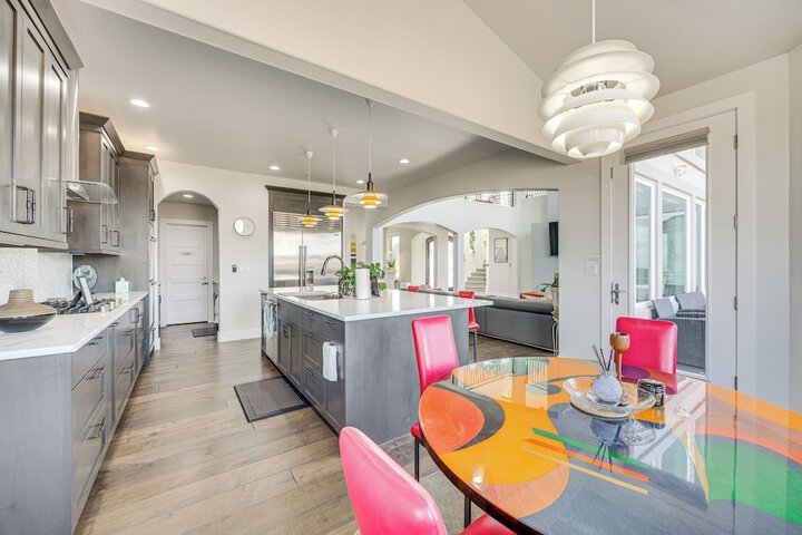 Spacious Southern Colorado Home w / Mountain Views