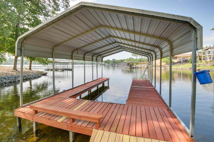 Private Pool: Lakefront Home in Hot Springs!