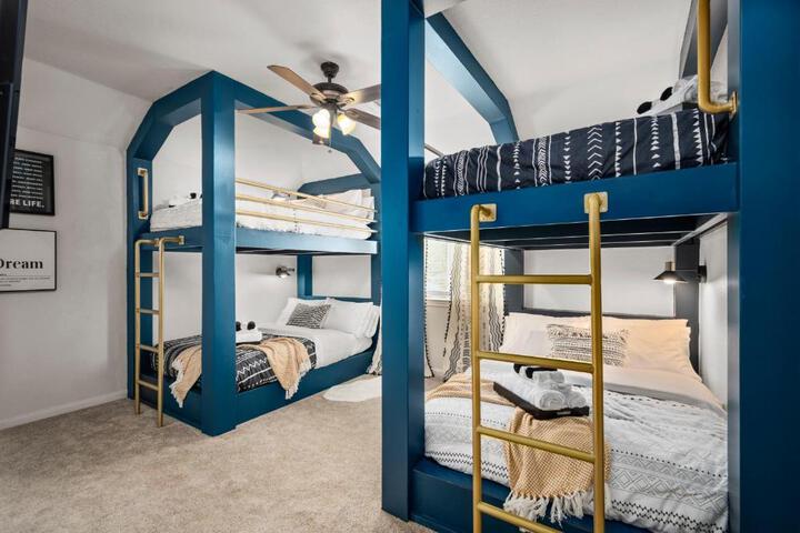 Upscale 4BR Cypress Home w Pool Hot Tub, Theater, Sleeps 20